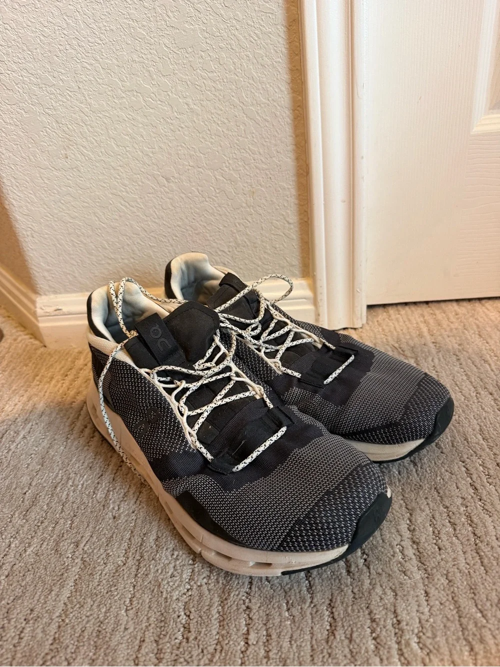 On Cloud Men's Athletic Shoes - Black and Gray